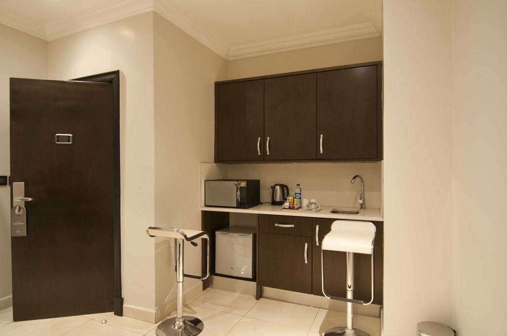 L'Eola Suites Abuja Ruang foto