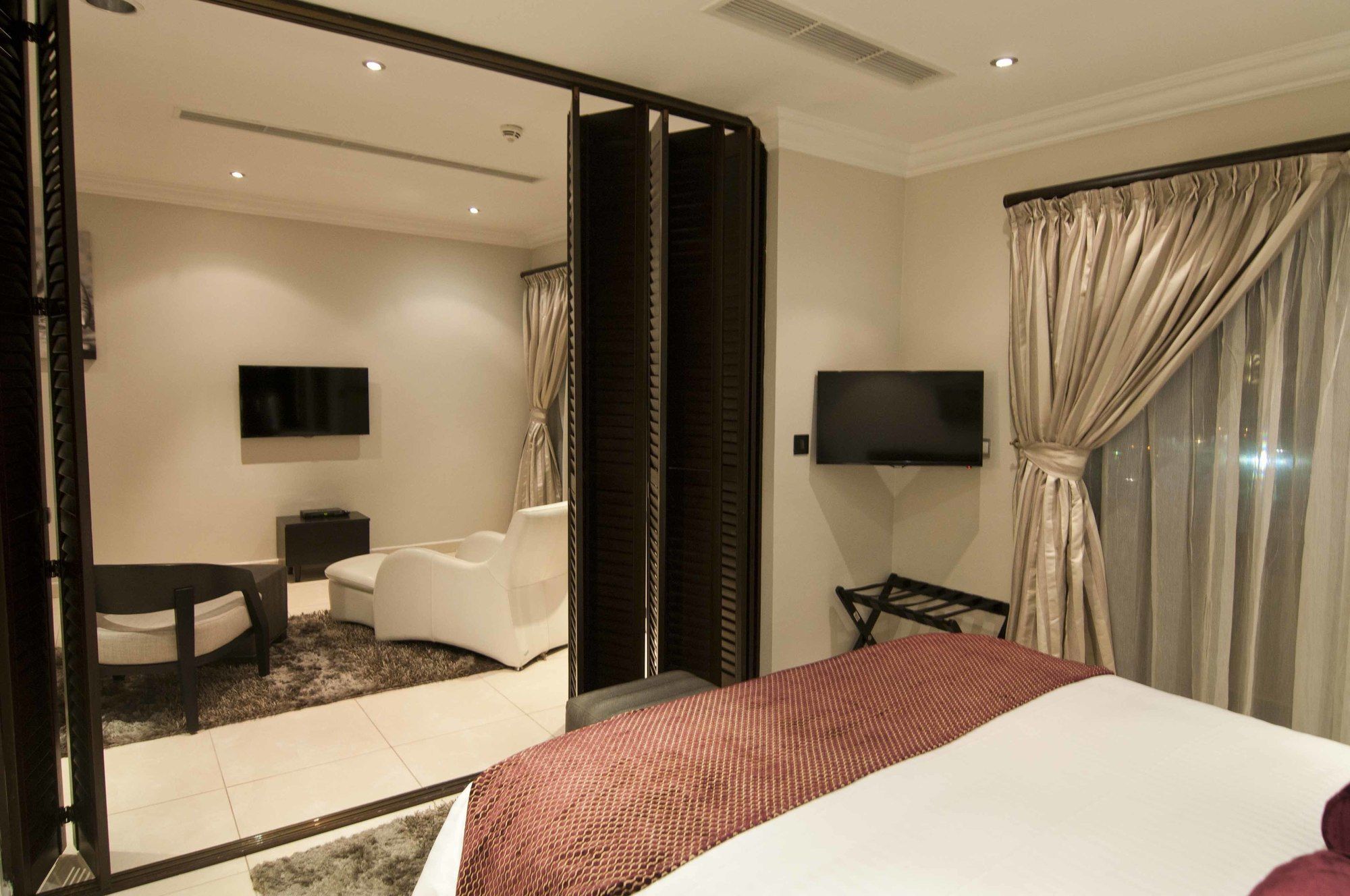 L'Eola Suites Abuja Bagian luar foto