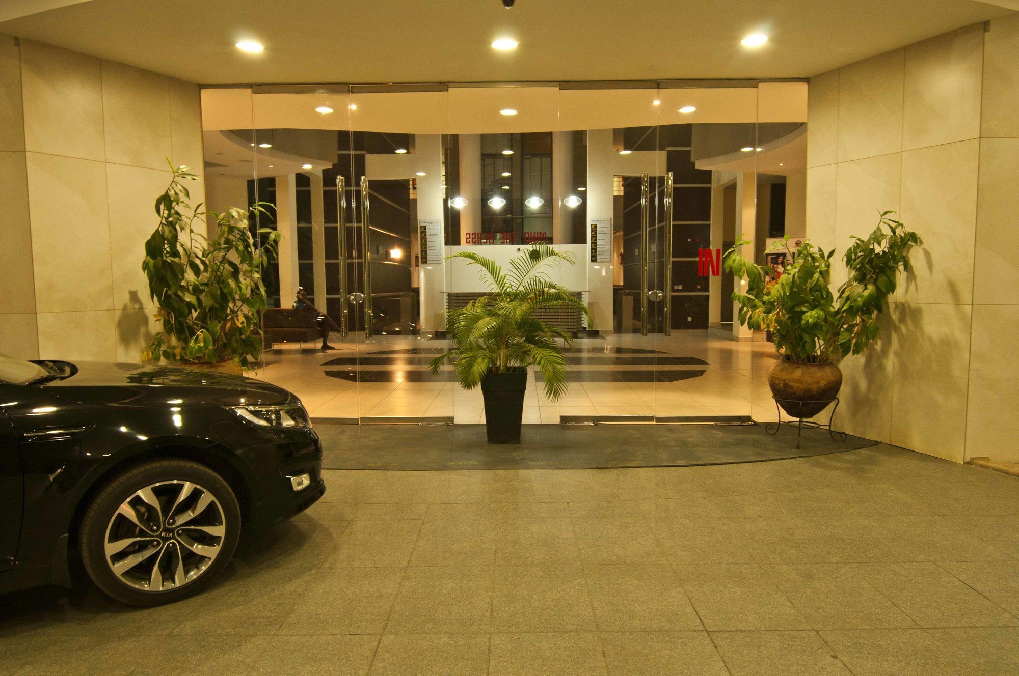 L'Eola Suites Abuja Bagian luar foto